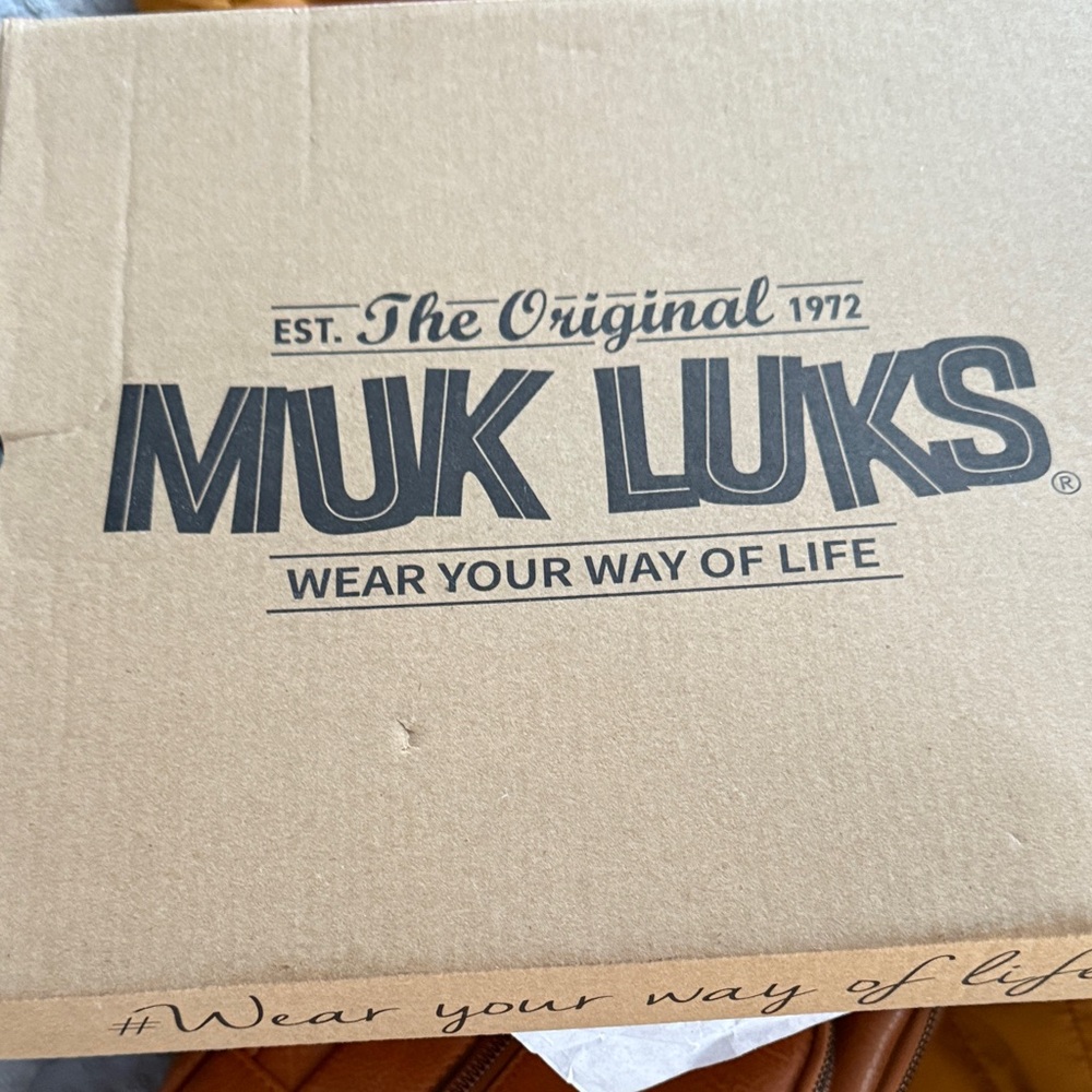 Muk Luks Branded Cardboard Box